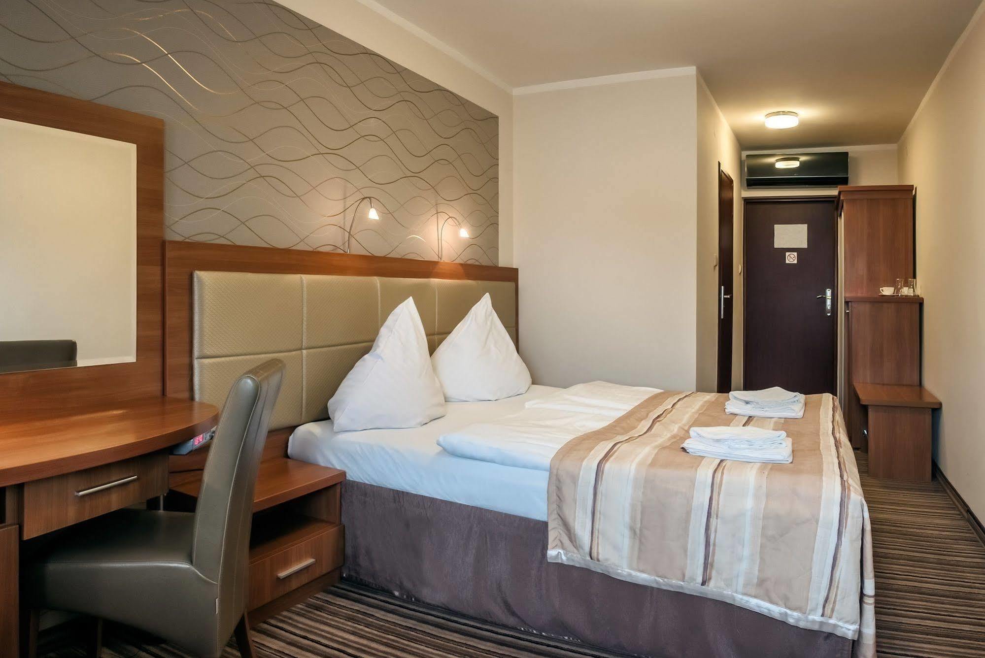 Hotel Ara - Dancing Club Restauracja Ara Jastrzębia Góra Dış mekan fotoğraf